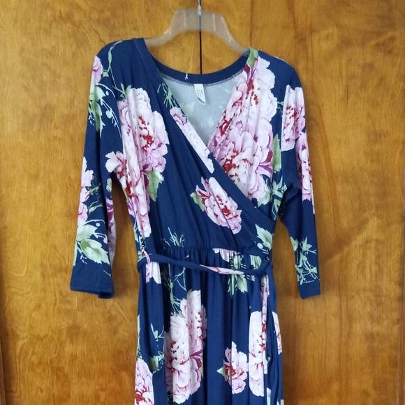 Floral Maxi Dress - Picture 1 of 3